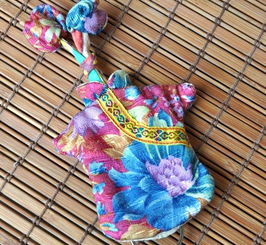 云南民族工藝品 集禮品、家居裝飾與日常實(shí)用于一體的文化瑰寶